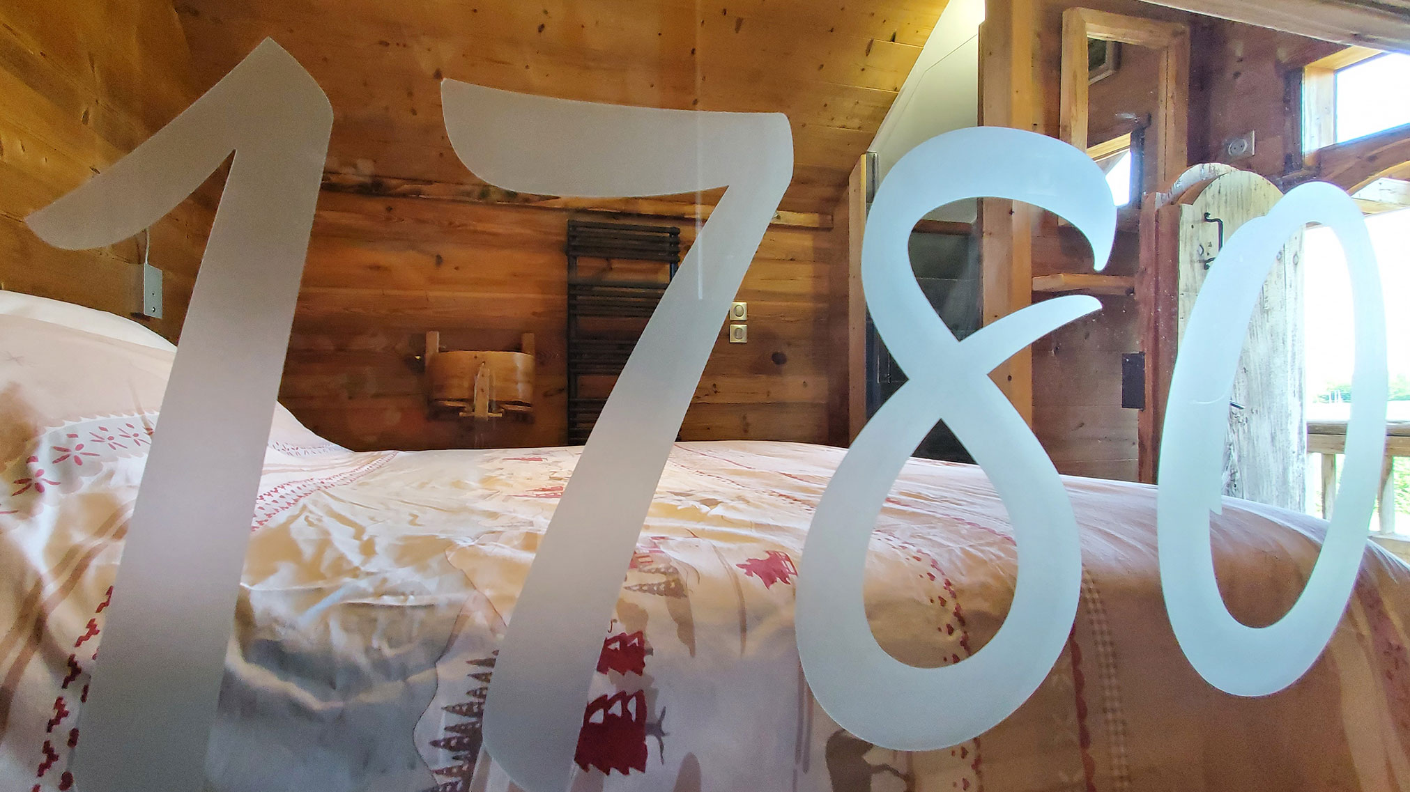Intérieur location chalet gite montagnard le 1780 chambre 2 personnes
